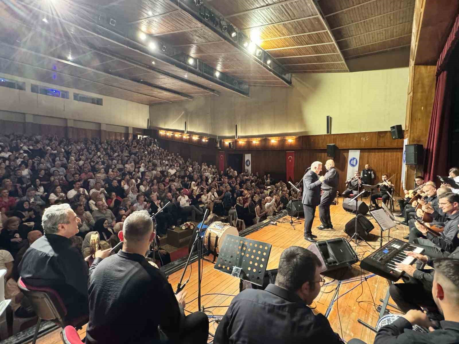 corumda-turku-dolu-gece-belediye-korosundan-muhtesem-konser