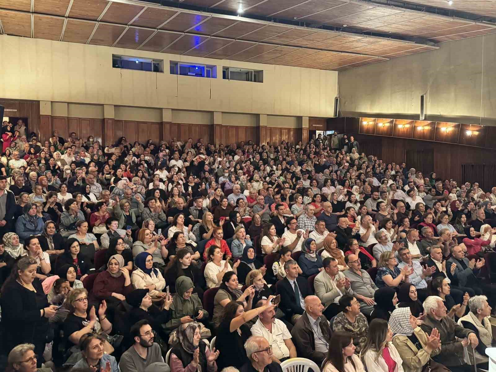 corumda-turku-dolu-gece-belediye-korosundan-muhtesem-konser