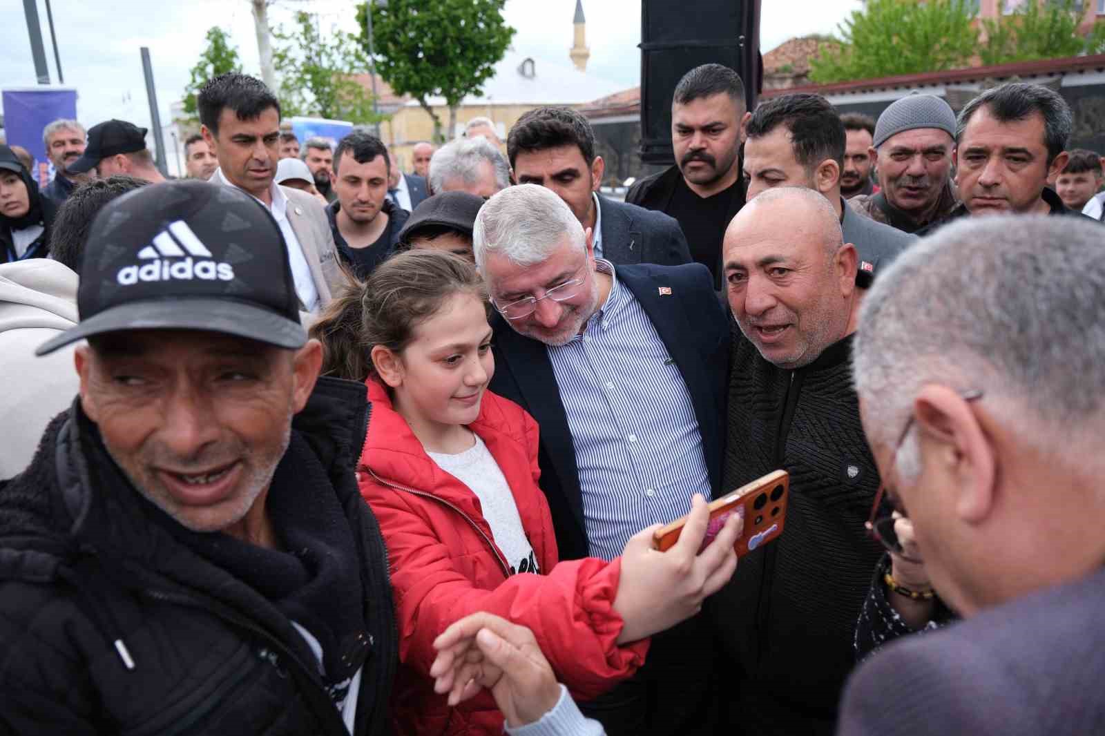 corumda-vatandasin-sordugu-sorulari-baskan-asgin-cevapladi