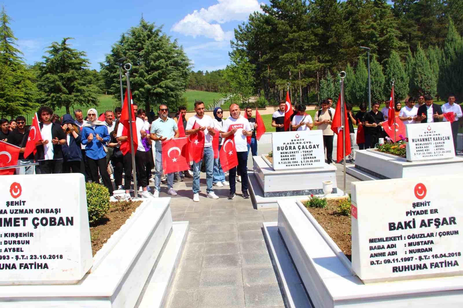 corumda-yuzlerce-universite-ogrencisinden-sehitlere-vefa-yuruyusu