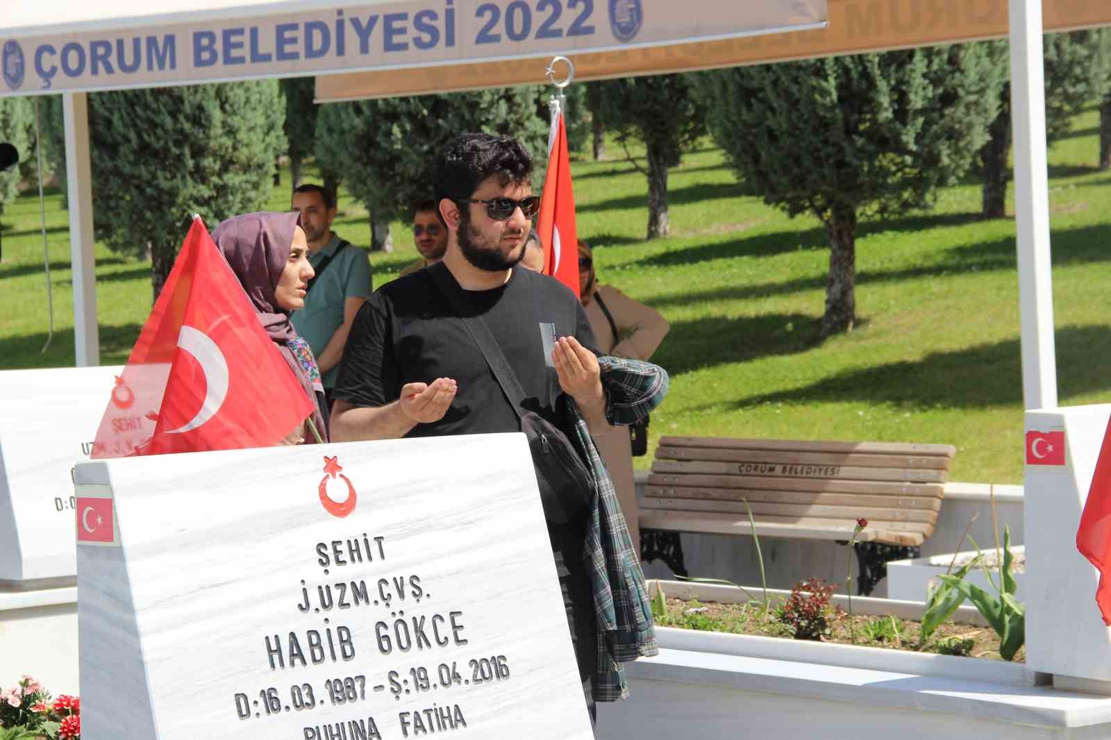 corumda-yuzlerce-universite-ogrencisinden-sehitlere-vefa-yuruyusu