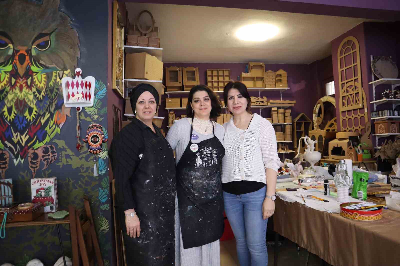 evlerindeki-eski-mobilyalari-boyayarak-basladilar-simdi-taleplere-yetisemiyorlar