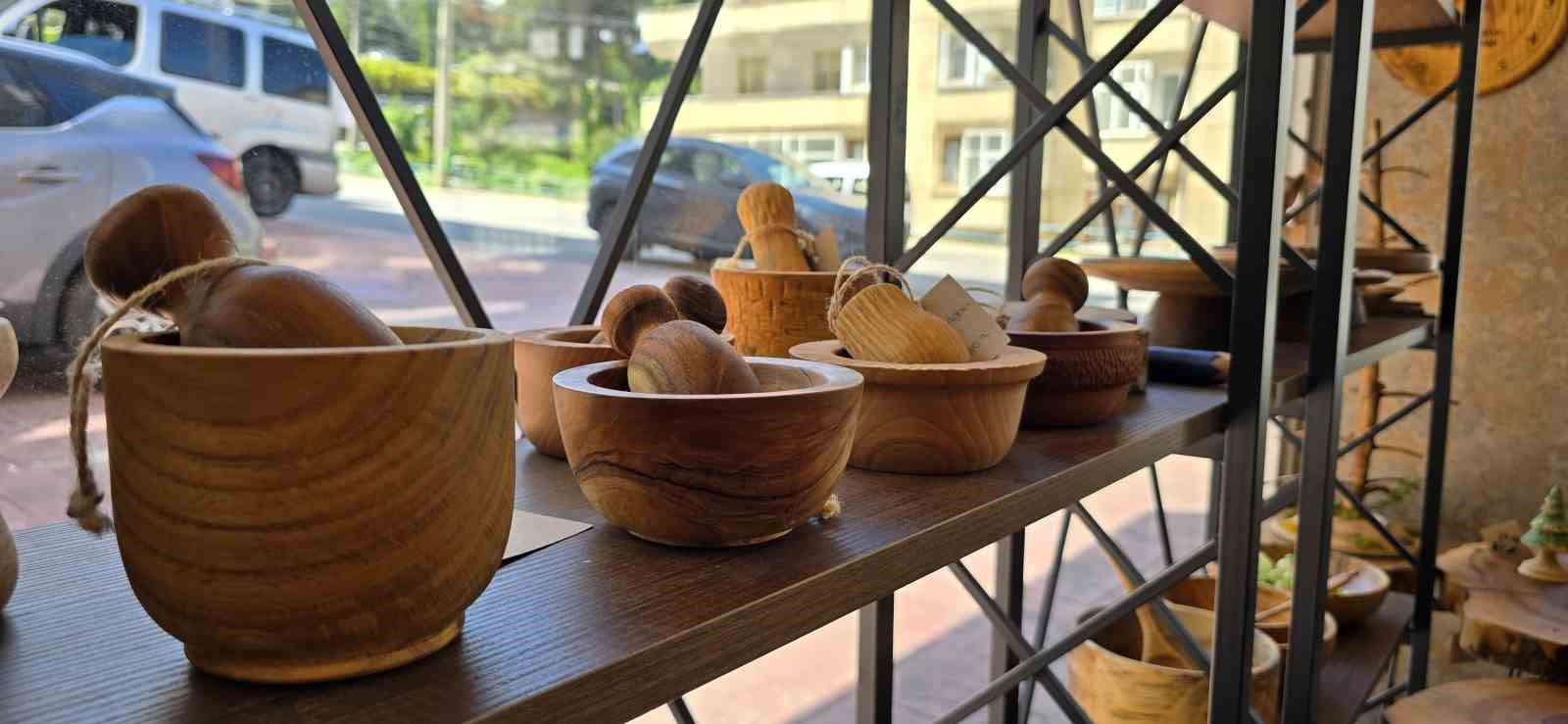 hobisi-ise-donustu-trabzondan-dunyaya-el-emegi-ahsap-urunler-gonderiyor