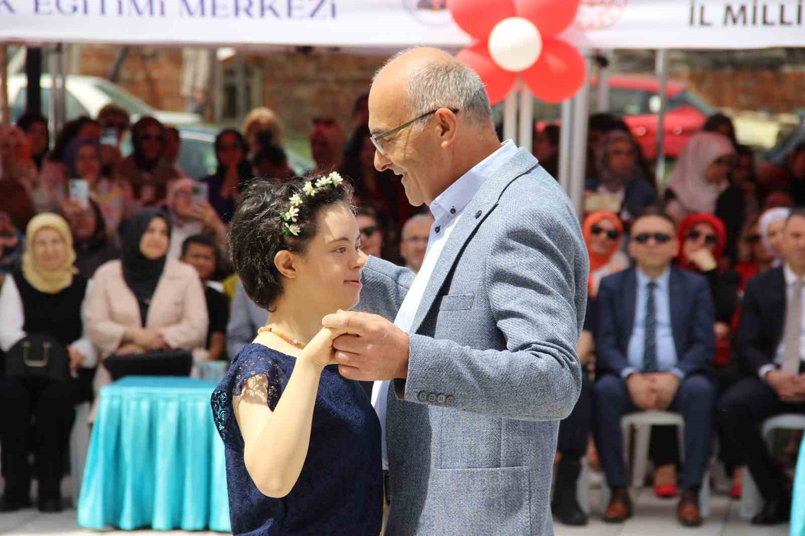 kadin-kursiyerlerin-el-emegi-urunleri-buyuk-begeni-topladi