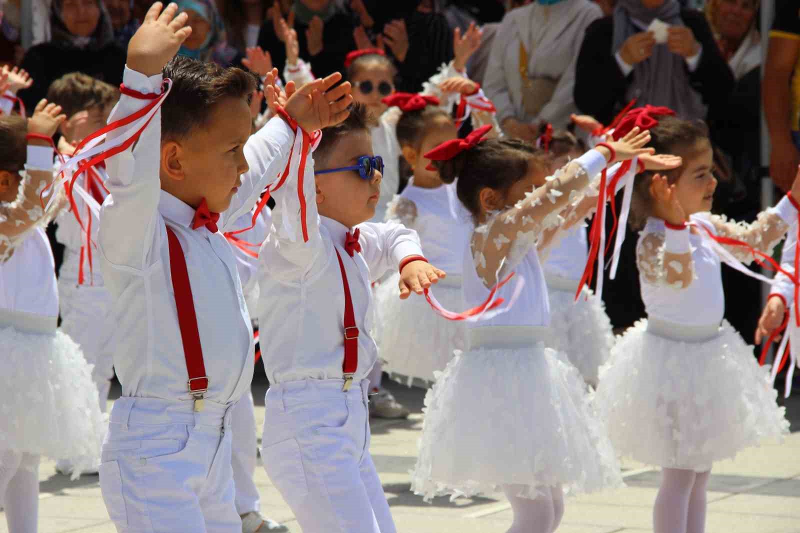 kadin-kursiyerlerin-el-emegi-urunleri-buyuk-begeni-topladi