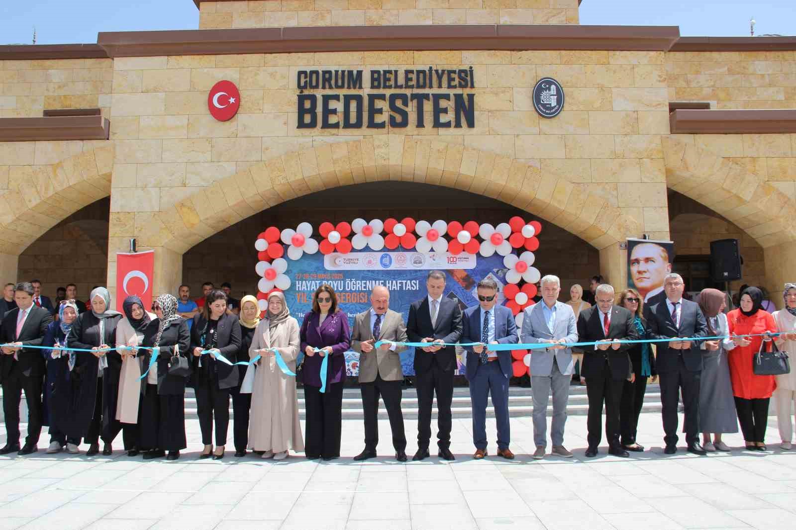 kadin-kursiyerlerin-el-emegi-urunleri-buyuk-begeni-topladi