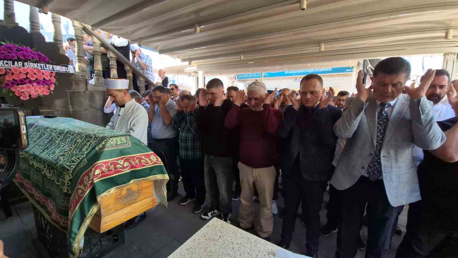 kalp-krizi-geciren-banka-muduru-hayatini-kaybetti