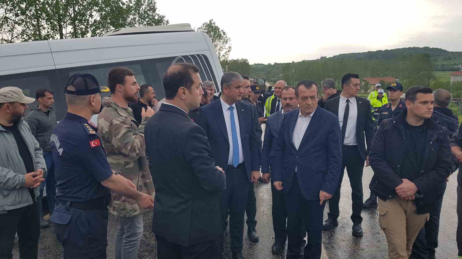 karabukte-4-aracli-zincirleme-kaza-1i-agir-9-yarali