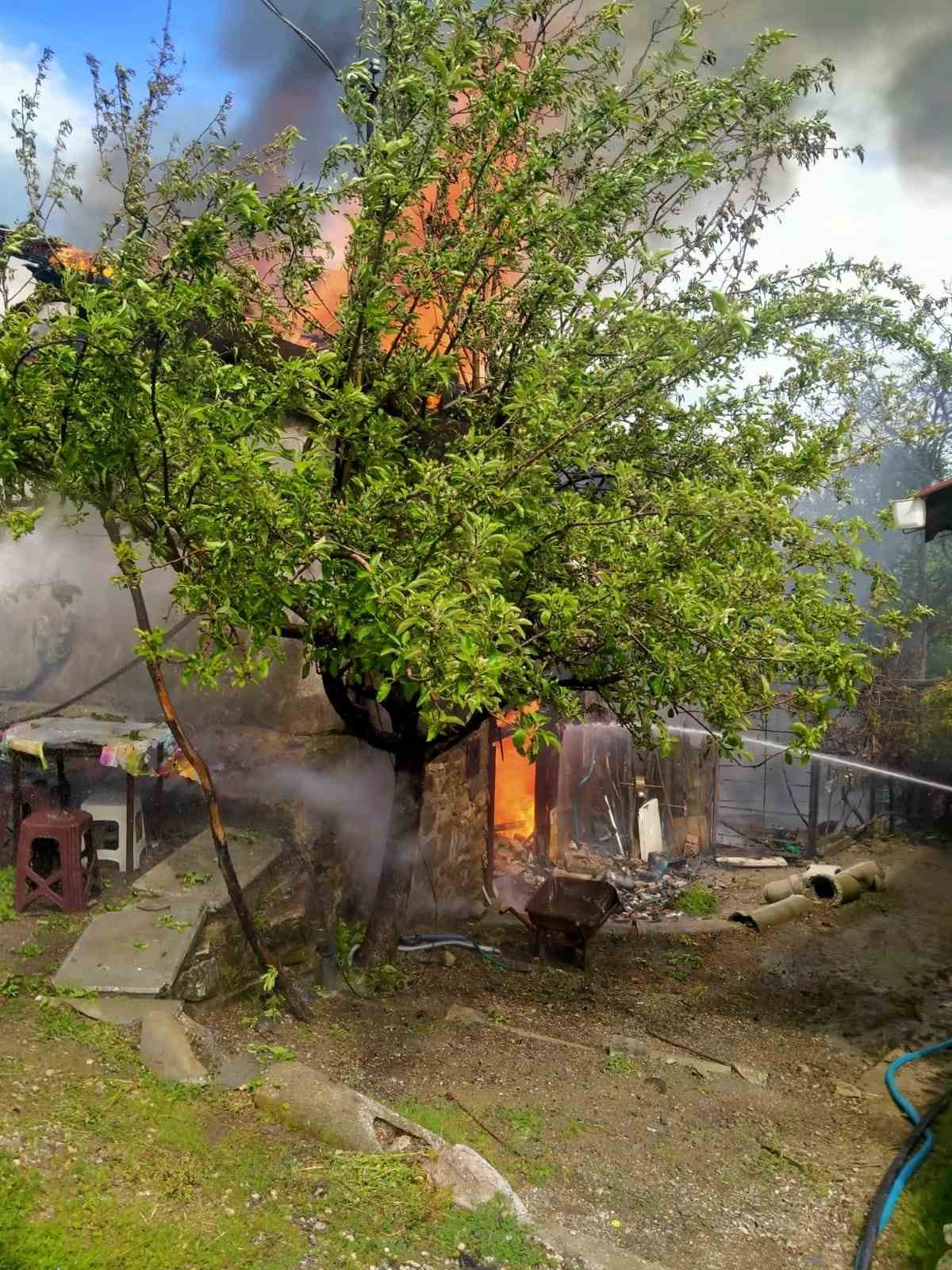 karabukte-tek-katli-ev-alevlere-teslim-oldu