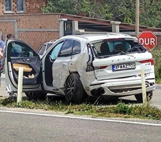 kastamonuda-ambulans-ile-cip-carpisti-4-yarali
