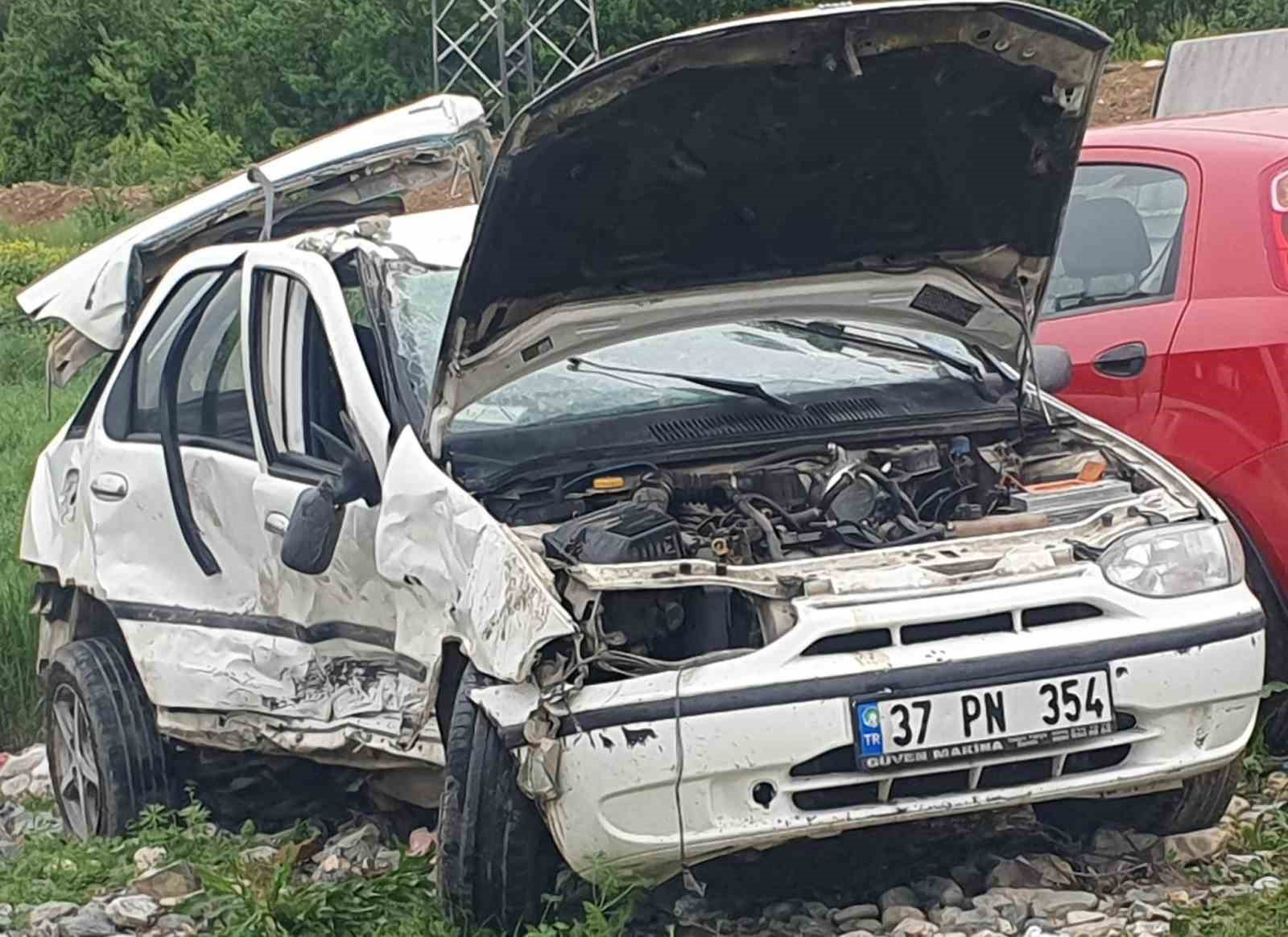 kastamonuda-iki-otomobil-carpisti-2-yarali