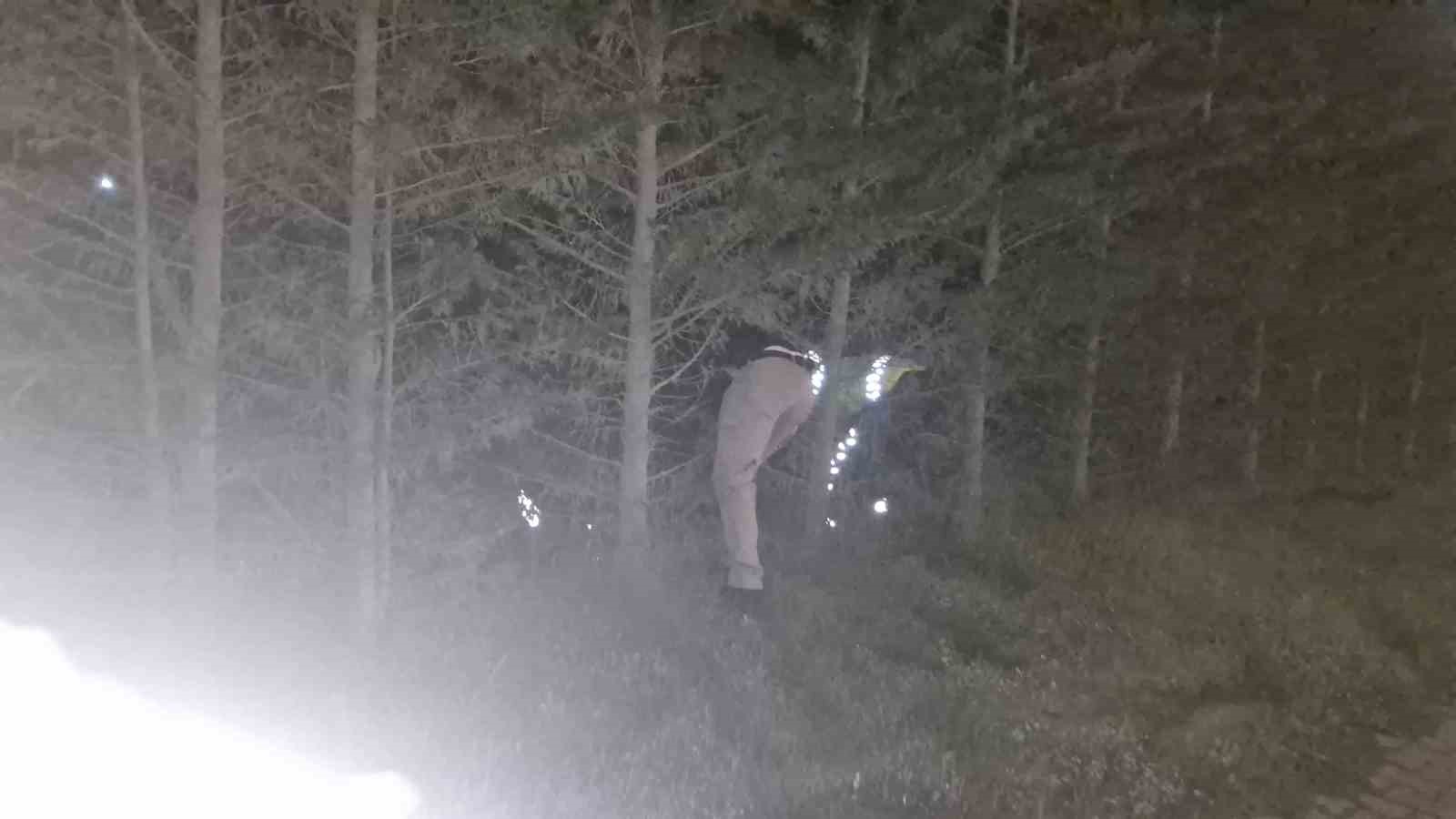 kimlik-kontrolu-sirasinda-kacti-pesinden-kosan-polislerle-beraber-batakliga-dustu