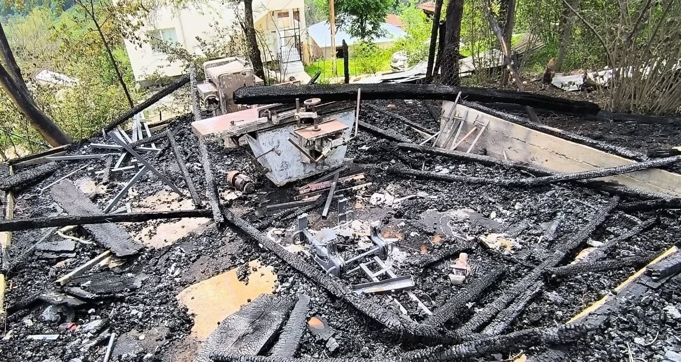 orduda-marangoz-atolyesinde-yangin-yaklasik-400-bin-liralik-zarar-meydana-geldi