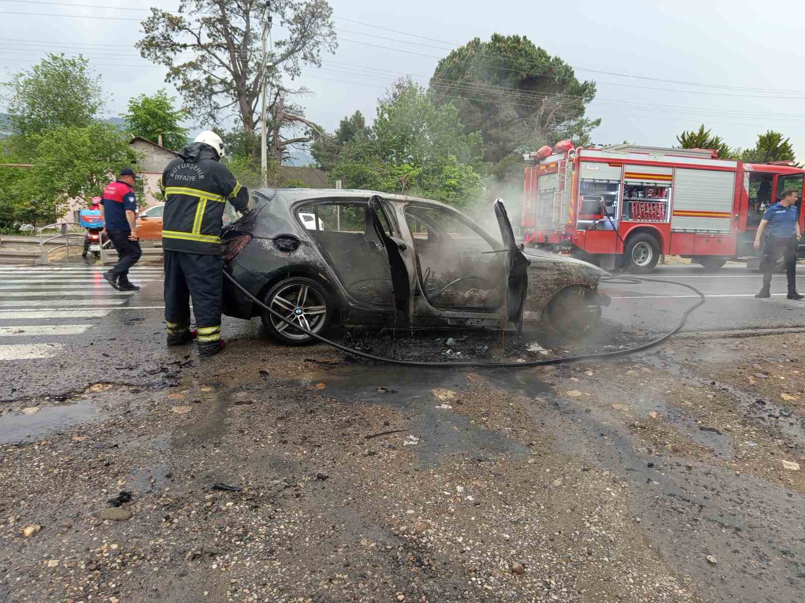 orduda-seyir-halindeki-otomobilde-yangin-cikti