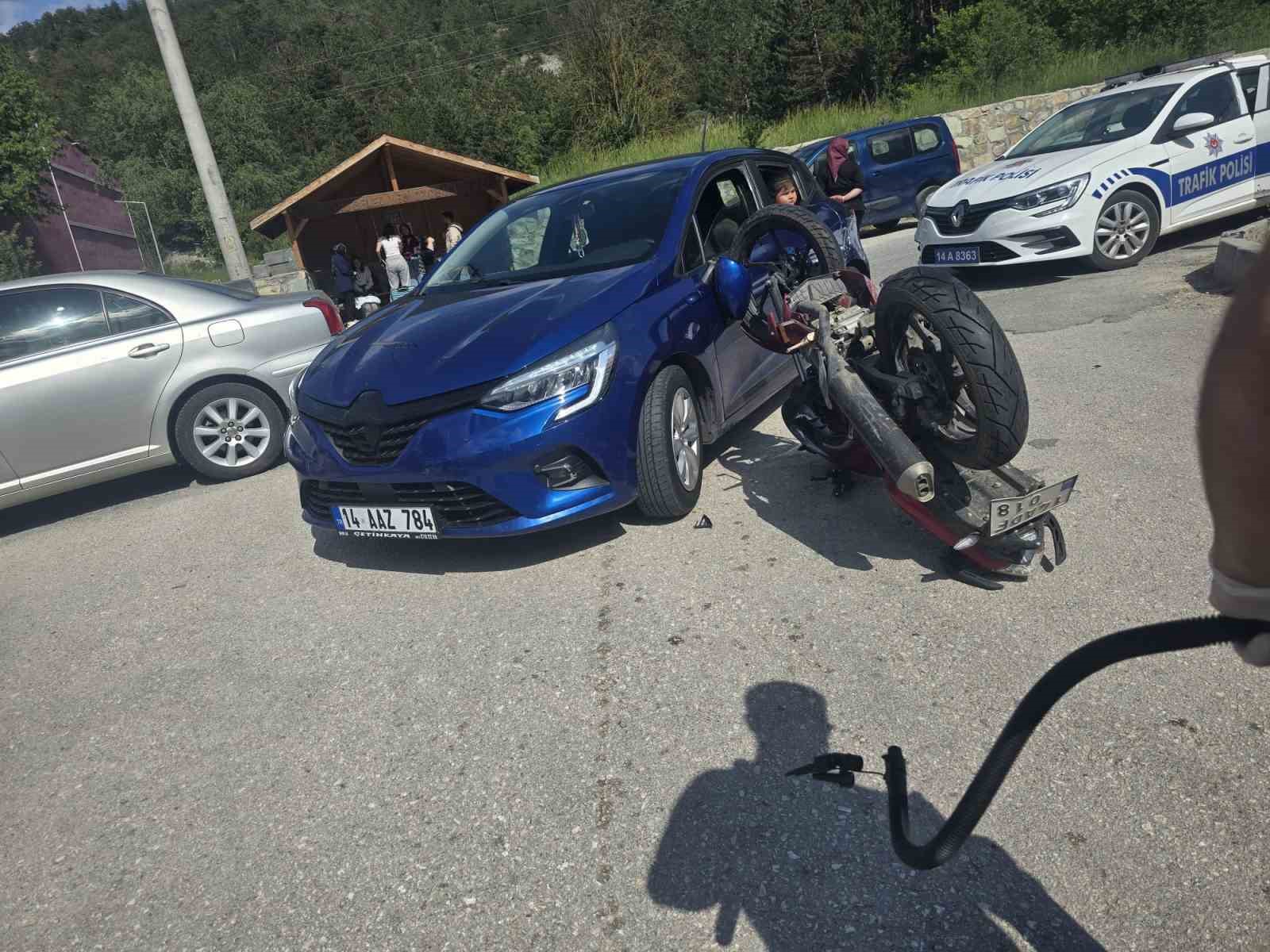 otomobille-carpisan-motosiklet-surucusu-yaralandi