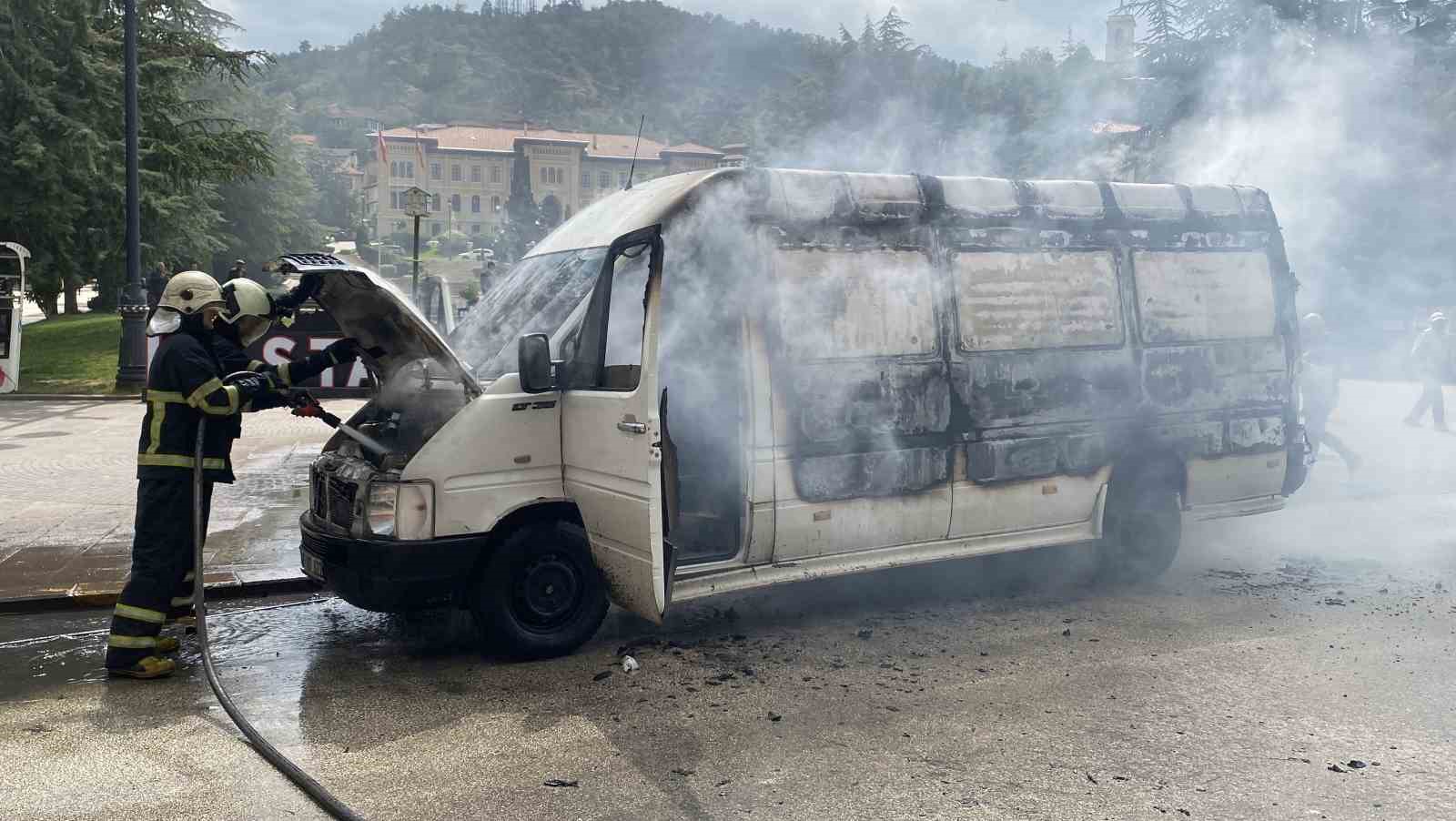 polis-ekibi-islem-yapmak-isteyince-hacizli-araci-atese-verdi