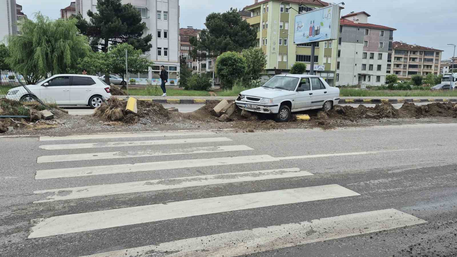 refuje-cikan-surucu-araci-birakip-olay-yerinden-kacti
