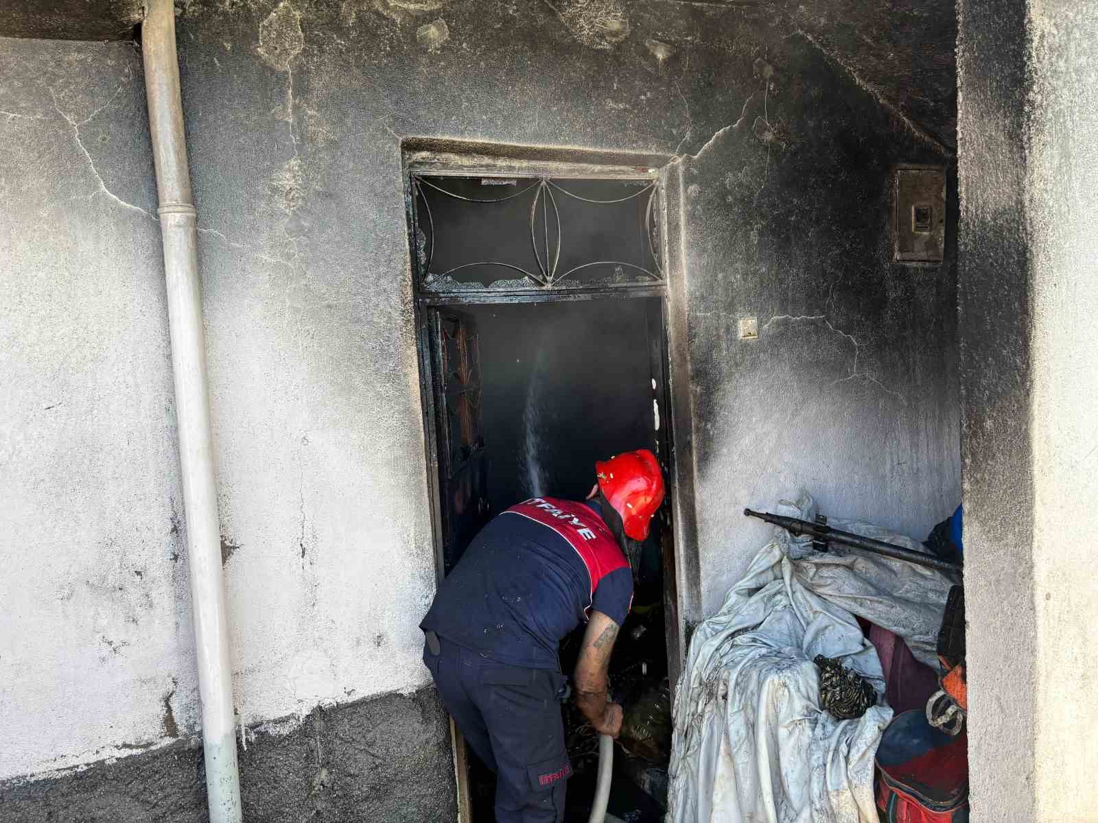 sungurluda-evde-cikan-yangin-panige-sebep-oldu