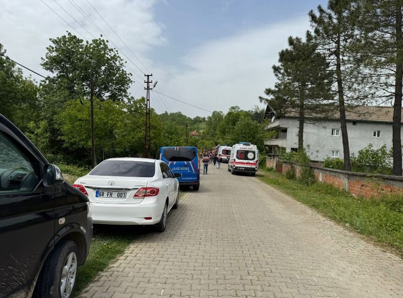 tarla-anlasmazliginda-kardesi-ile-enistesini-oldurdu