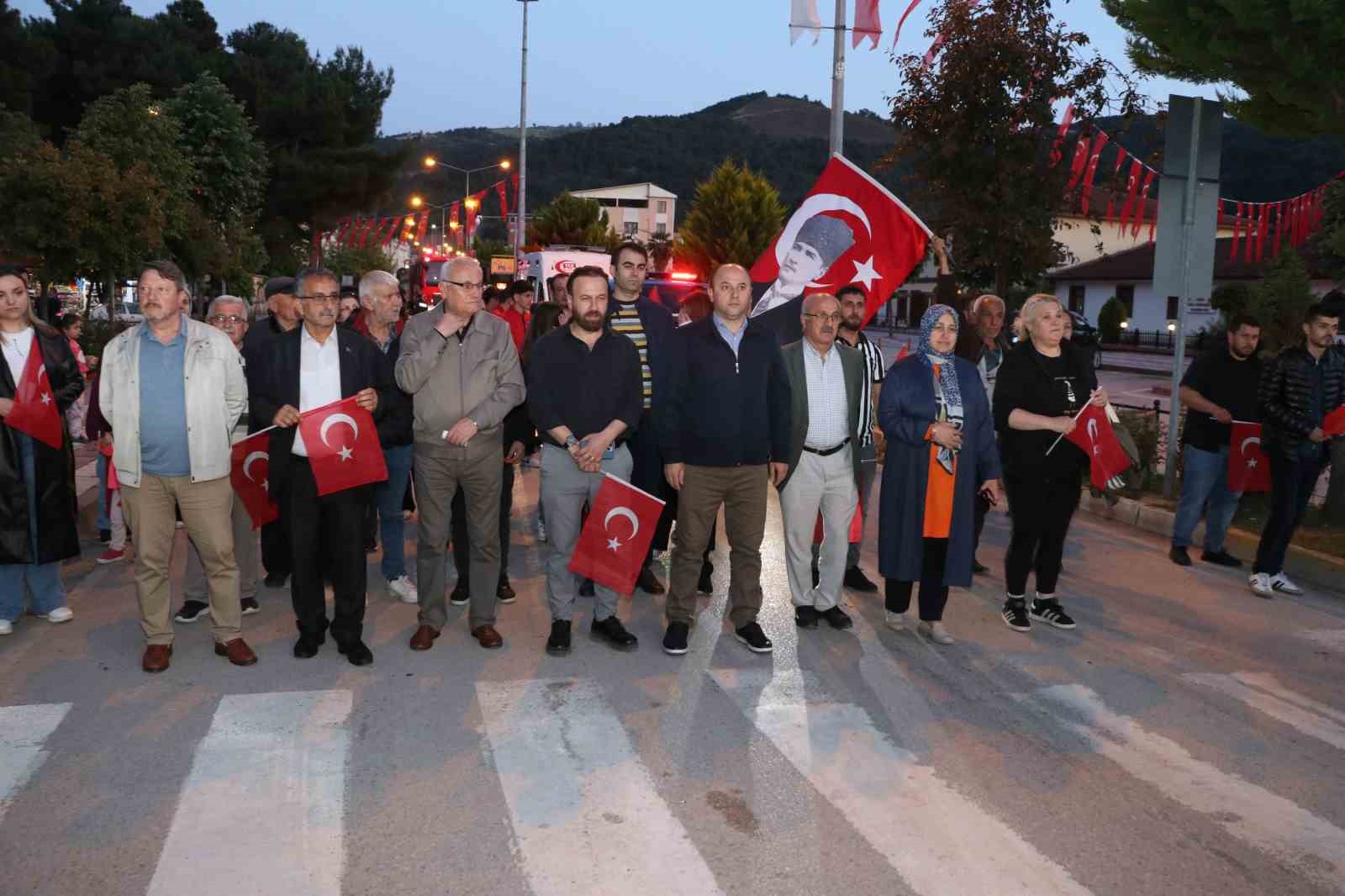 tasovada-coskulu-19-mayis-mesale-ve-bayrak-yuruyusu