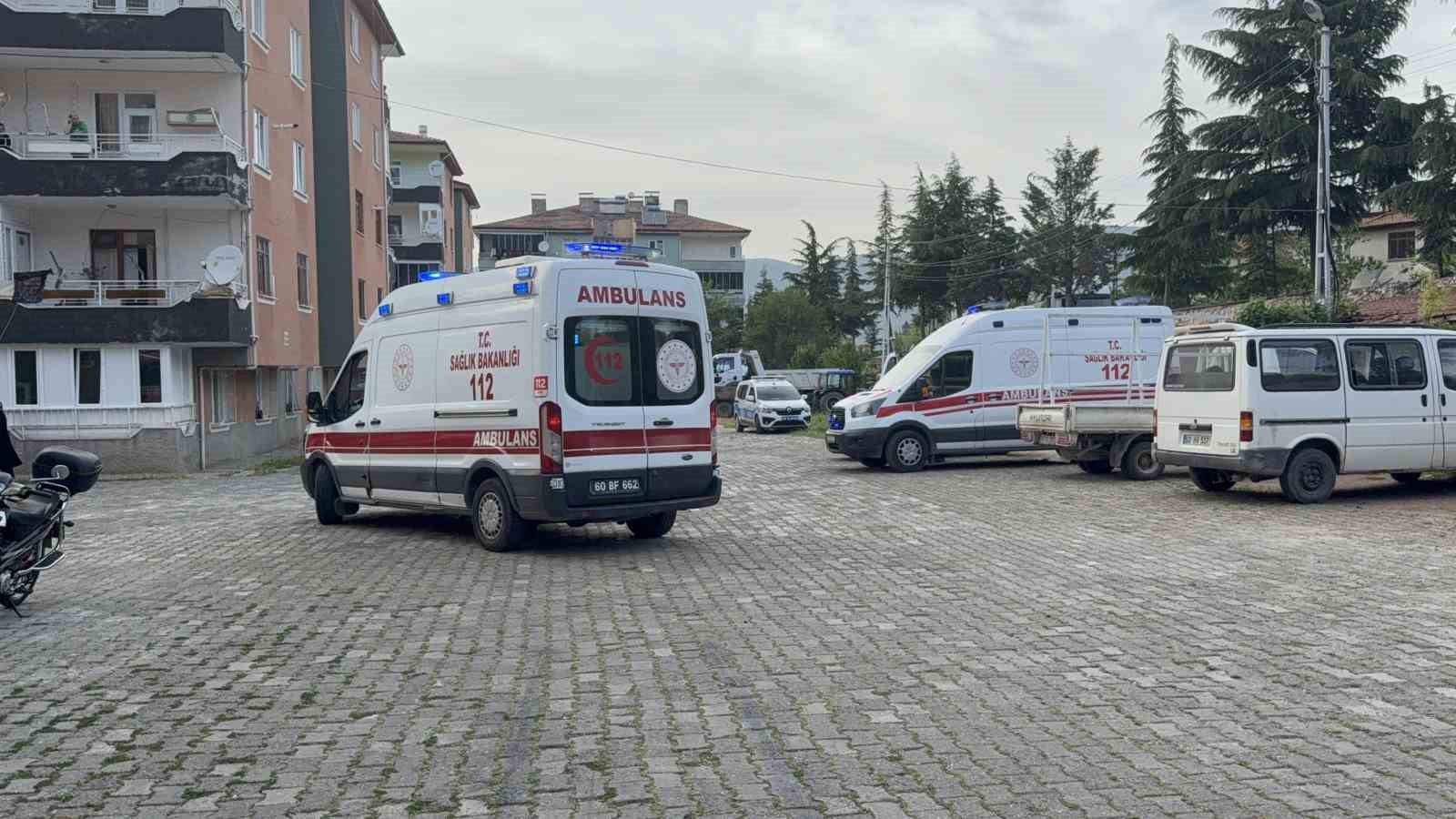 tokatta-iki-kadinin-fare-kovma-yontemi-apartman-sakinlerini-hastanelik-etti