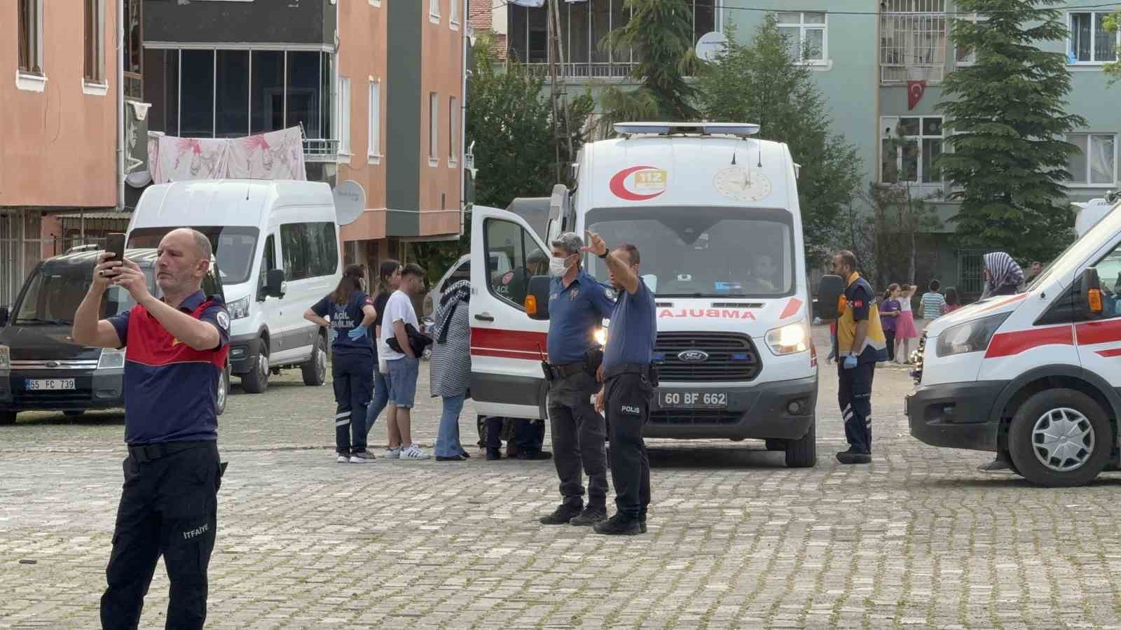 tokatta-iki-kadinin-fare-kovma-yontemi-apartman-sakinlerini-hastanelik-etti