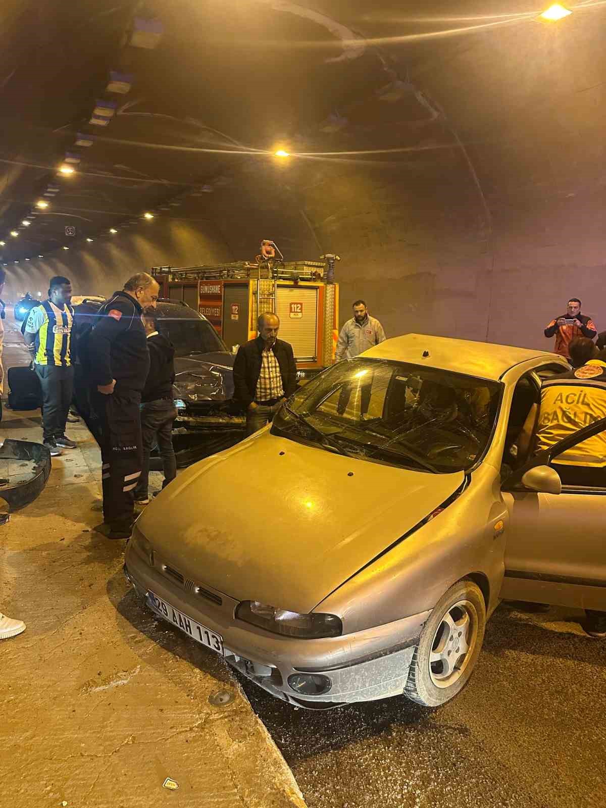 tunelde-yapilan-sollama-kazayla-sonuclandi-2si-cocuk-5-yarali