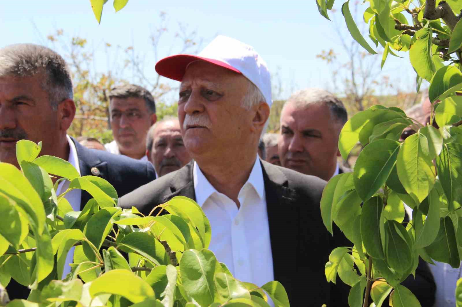 tzob-genel-baskani-bayraktar-corumda-zirai-dondan-etkilenen-ceviz-bahcelerini-inceledi