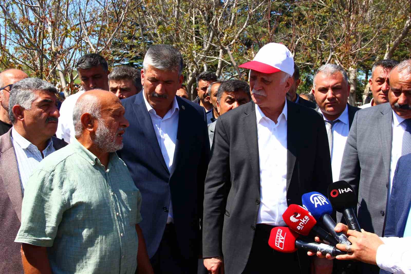 tzob-genel-baskani-bayraktar-corumda-zirai-dondan-etkilenen-ceviz-bahcelerini-inceledi