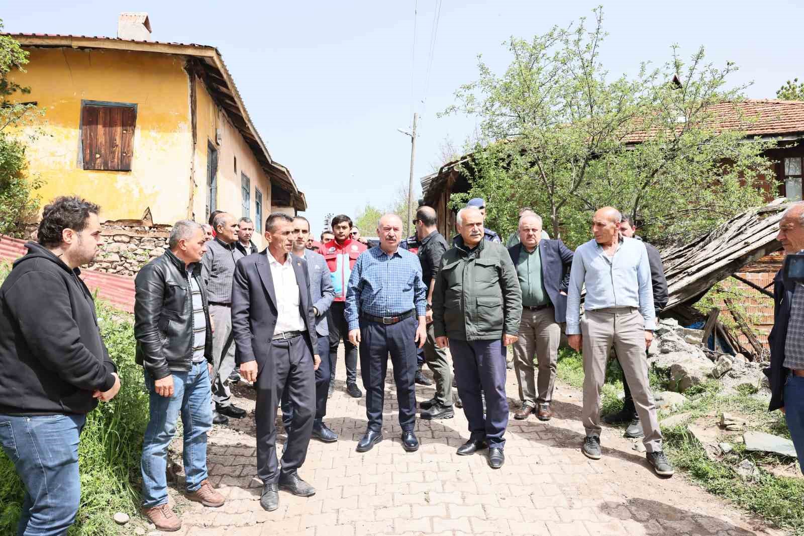 vali-ali-calgan-yangindan-etkilenen-vatandaslarimizin-yaralari-en-kisa-surede-sarilacak-0