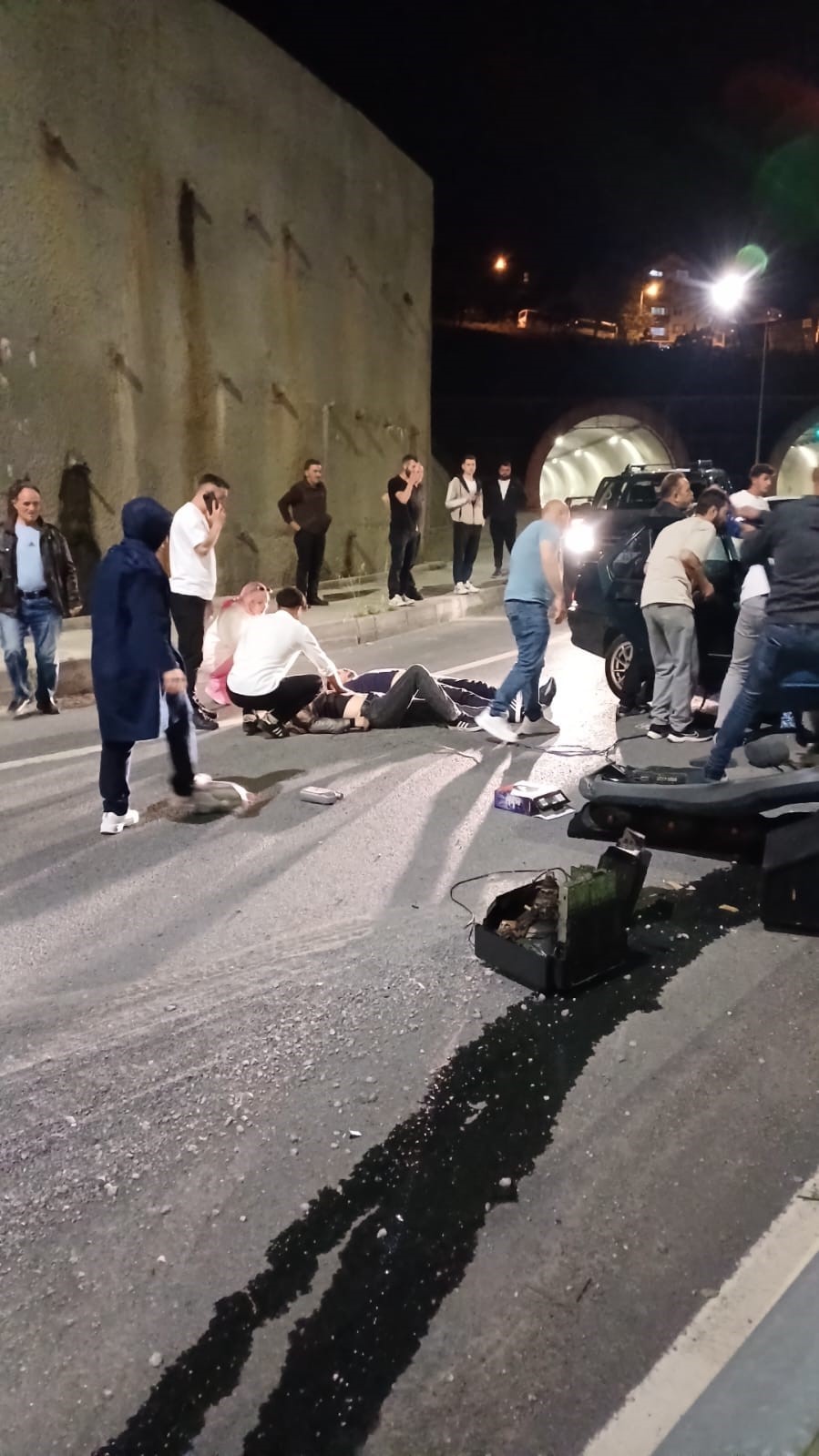 zonguldakta-kontrolden-cikan-otomobil-refuje-carpti-4-yarali