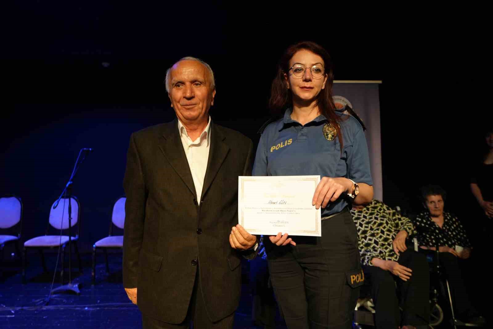 13-huzurevi-sakininin-hayalindeki-meslegi-yaptigi-proje-sona-erdi