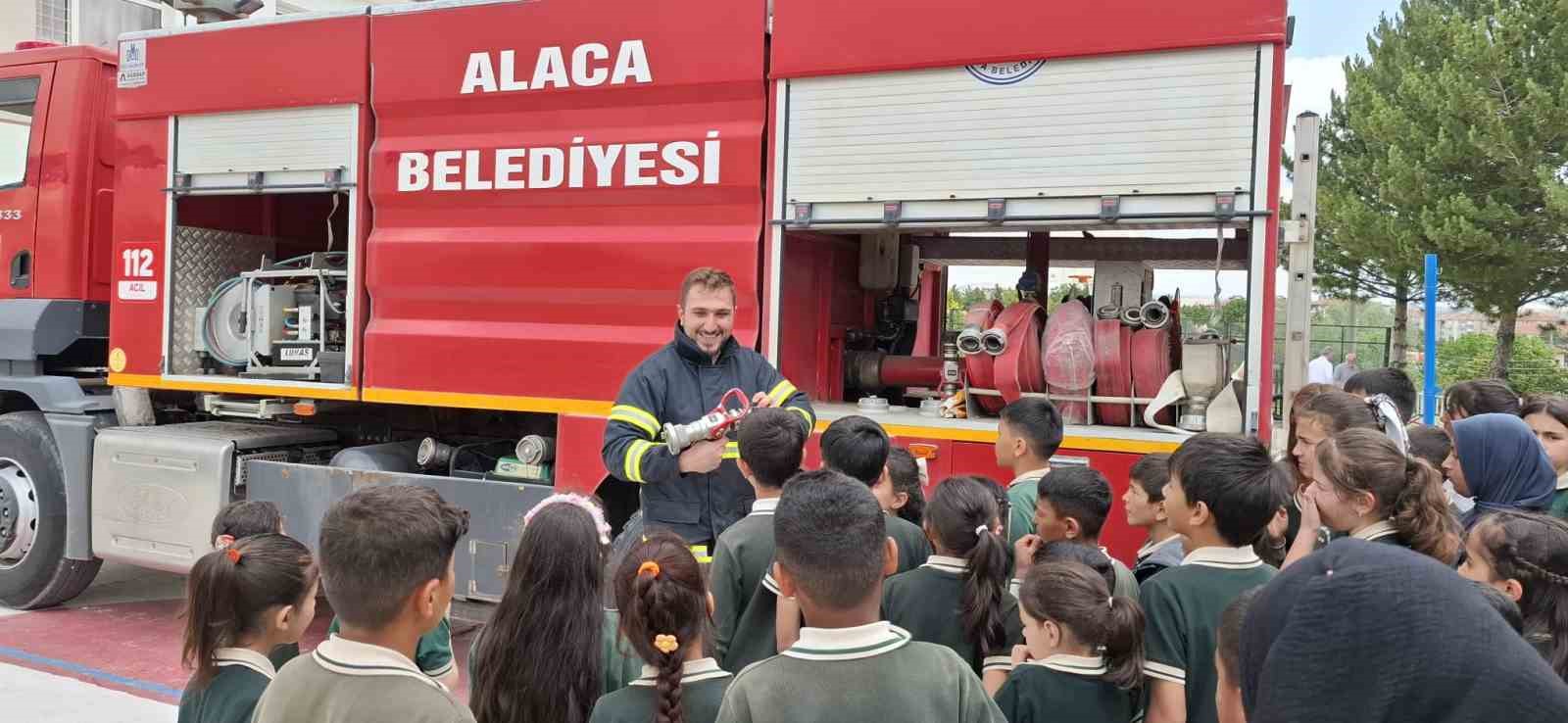 alaca-belediyesinden-miniklere-yangin-egitimi