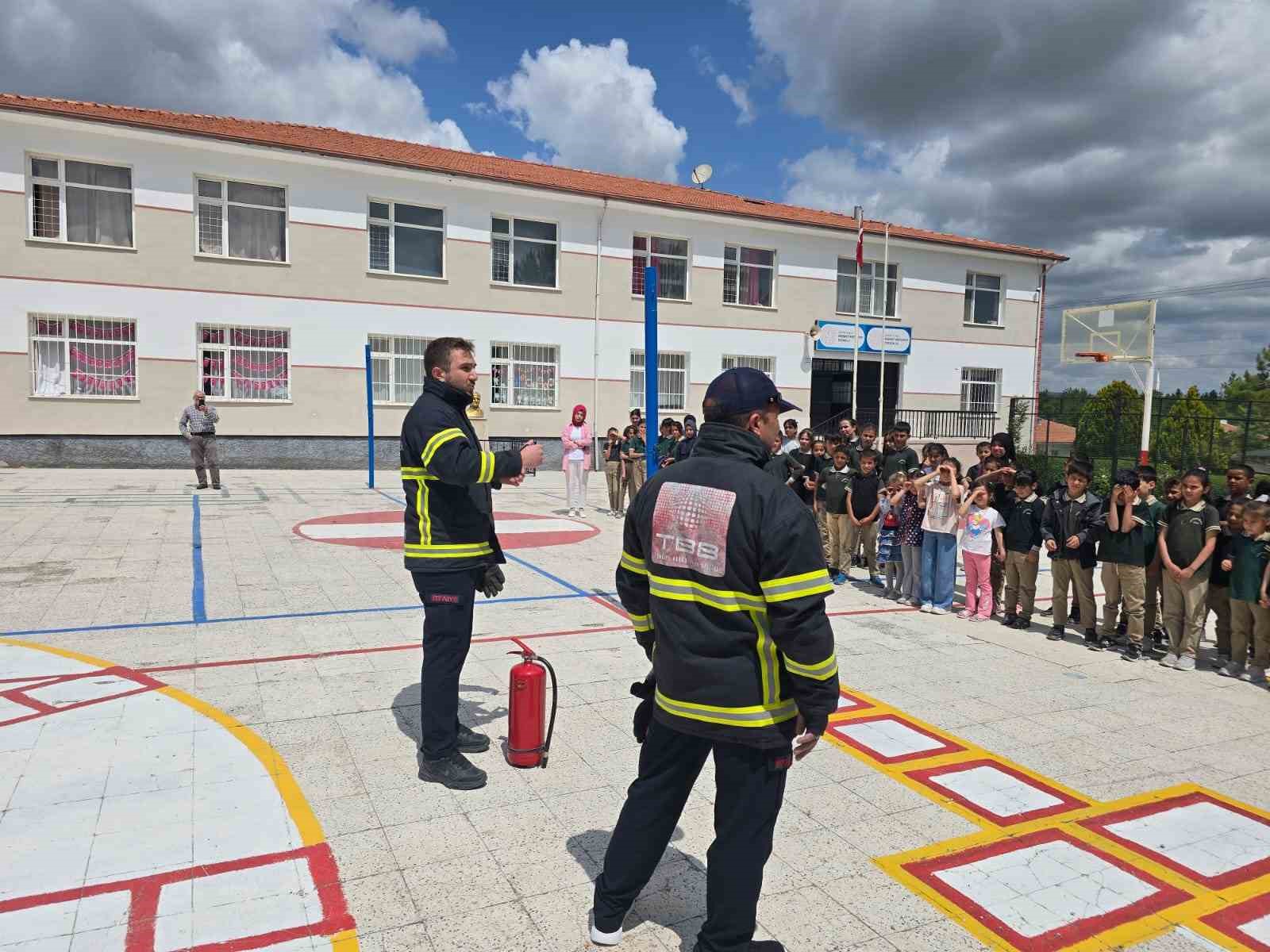 alaca-belediyesinden-miniklere-yangin-egitimi
