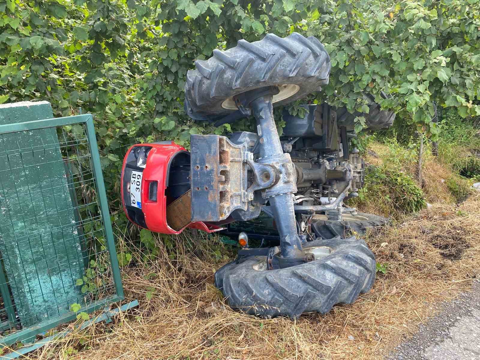 alaplida-traktor-devrildi