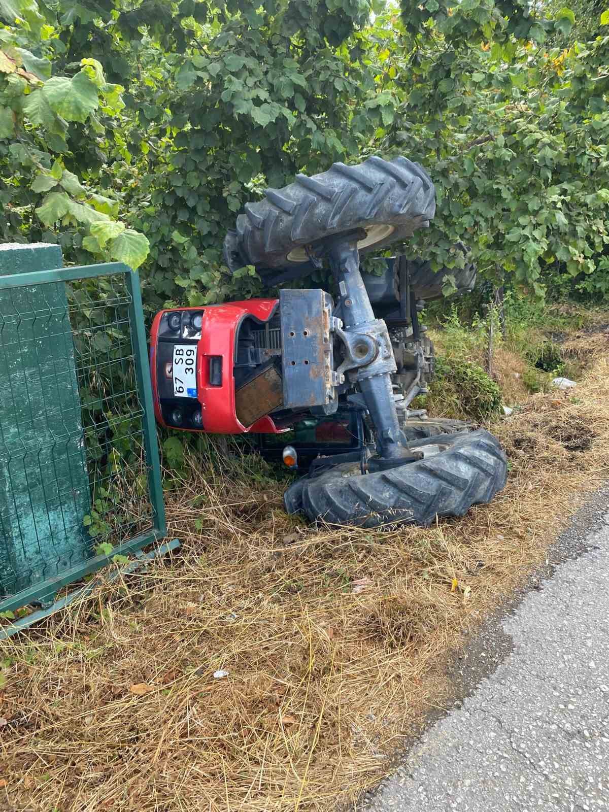 alaplida-traktor-devrildi