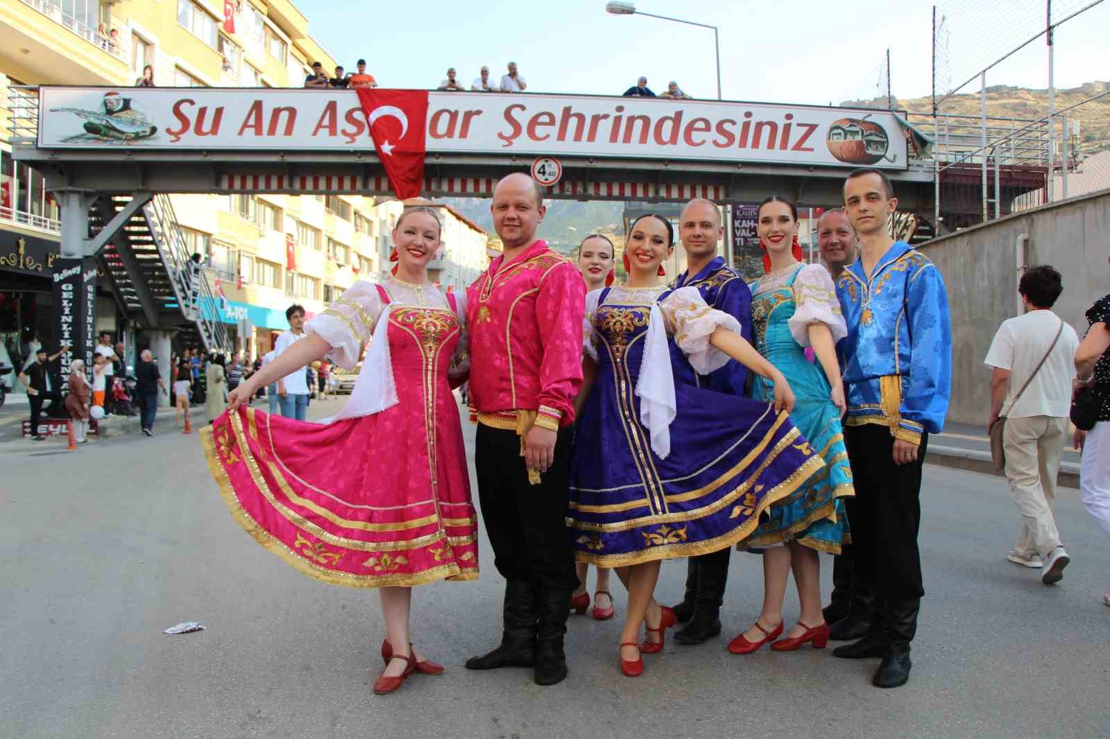 amasyada-renkli-festival-acilisi