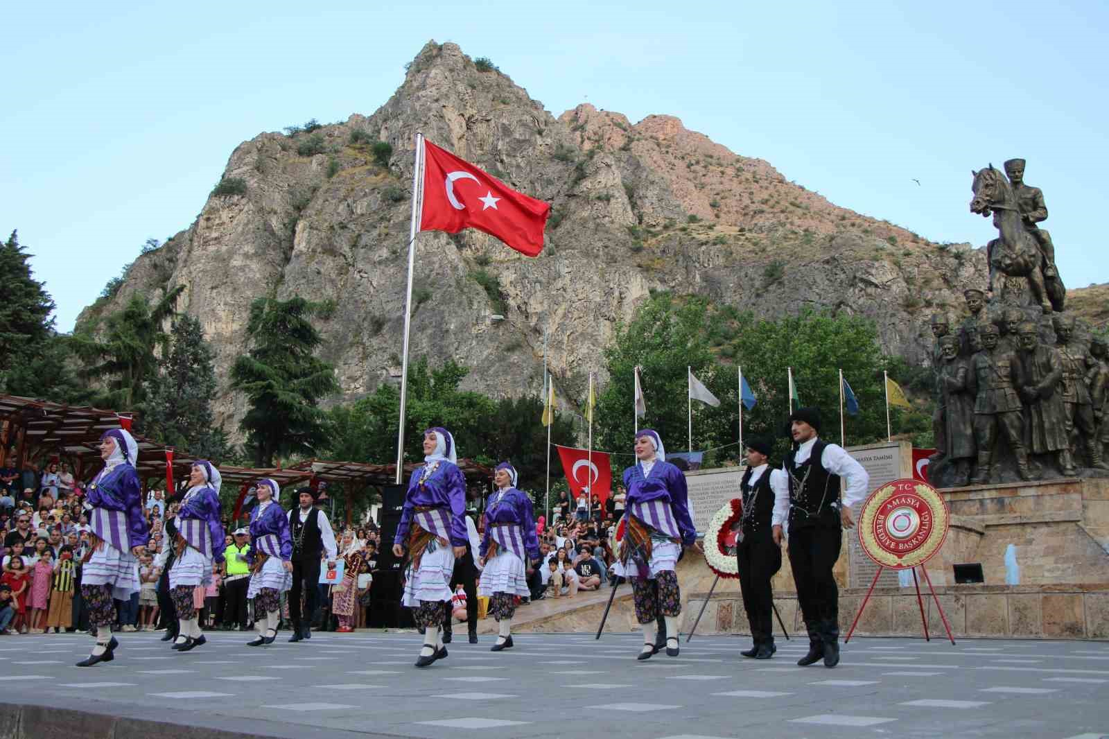 amasyada-renkli-festival-acilisi