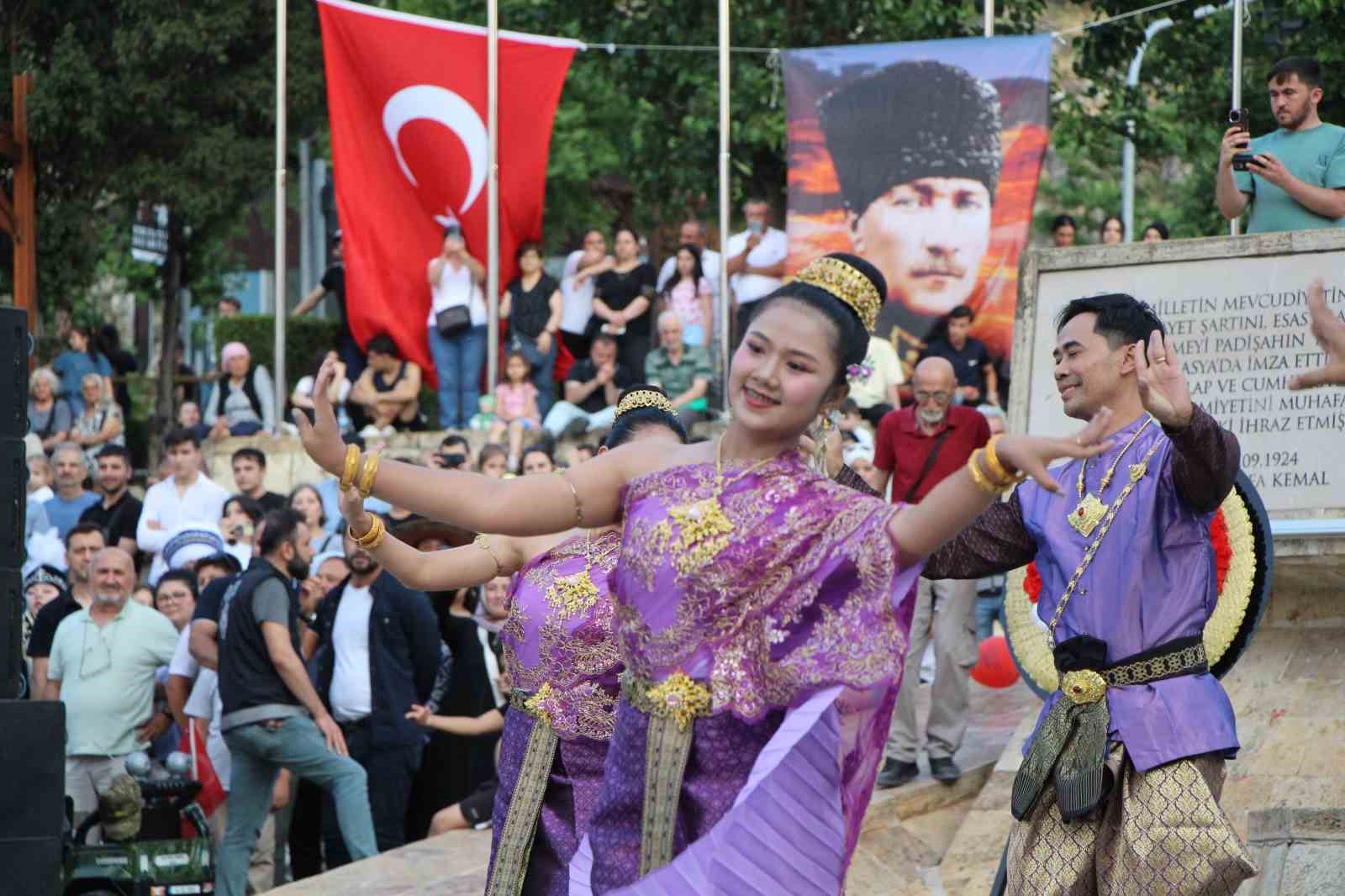 amasyada-renkli-festival-acilisi