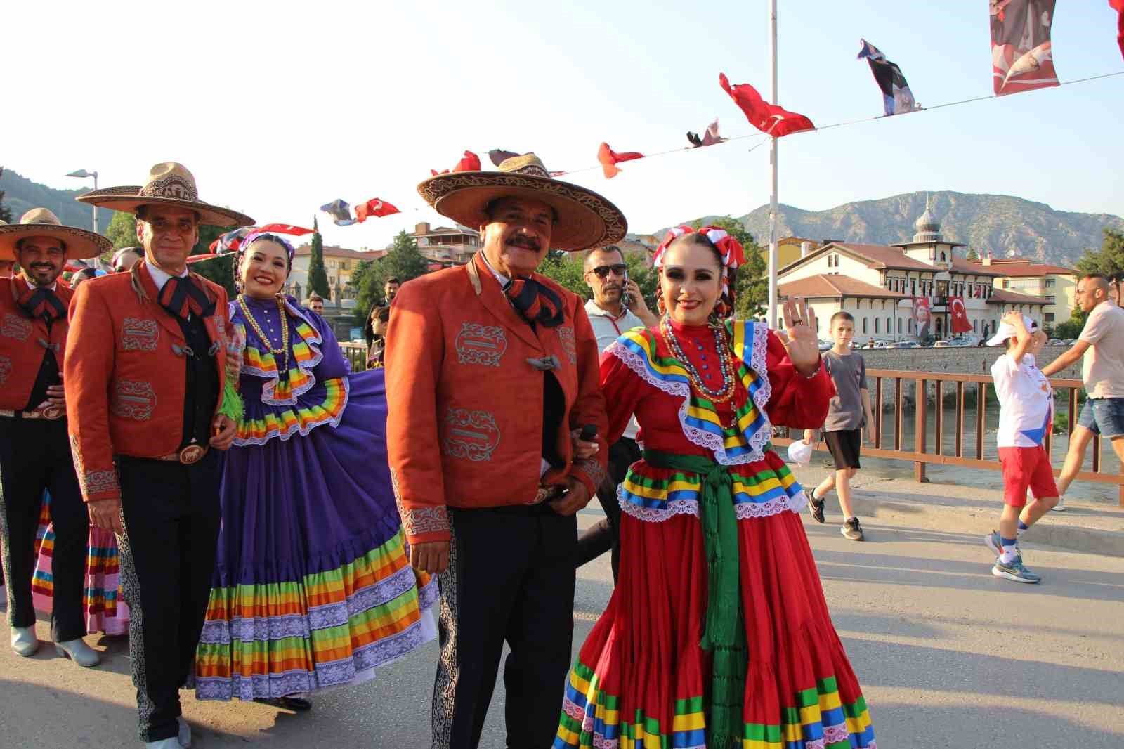amasyada-renkli-festival-acilisi