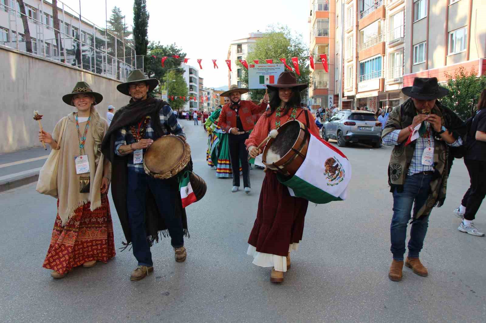 amasyada-renkli-festival-acilisi