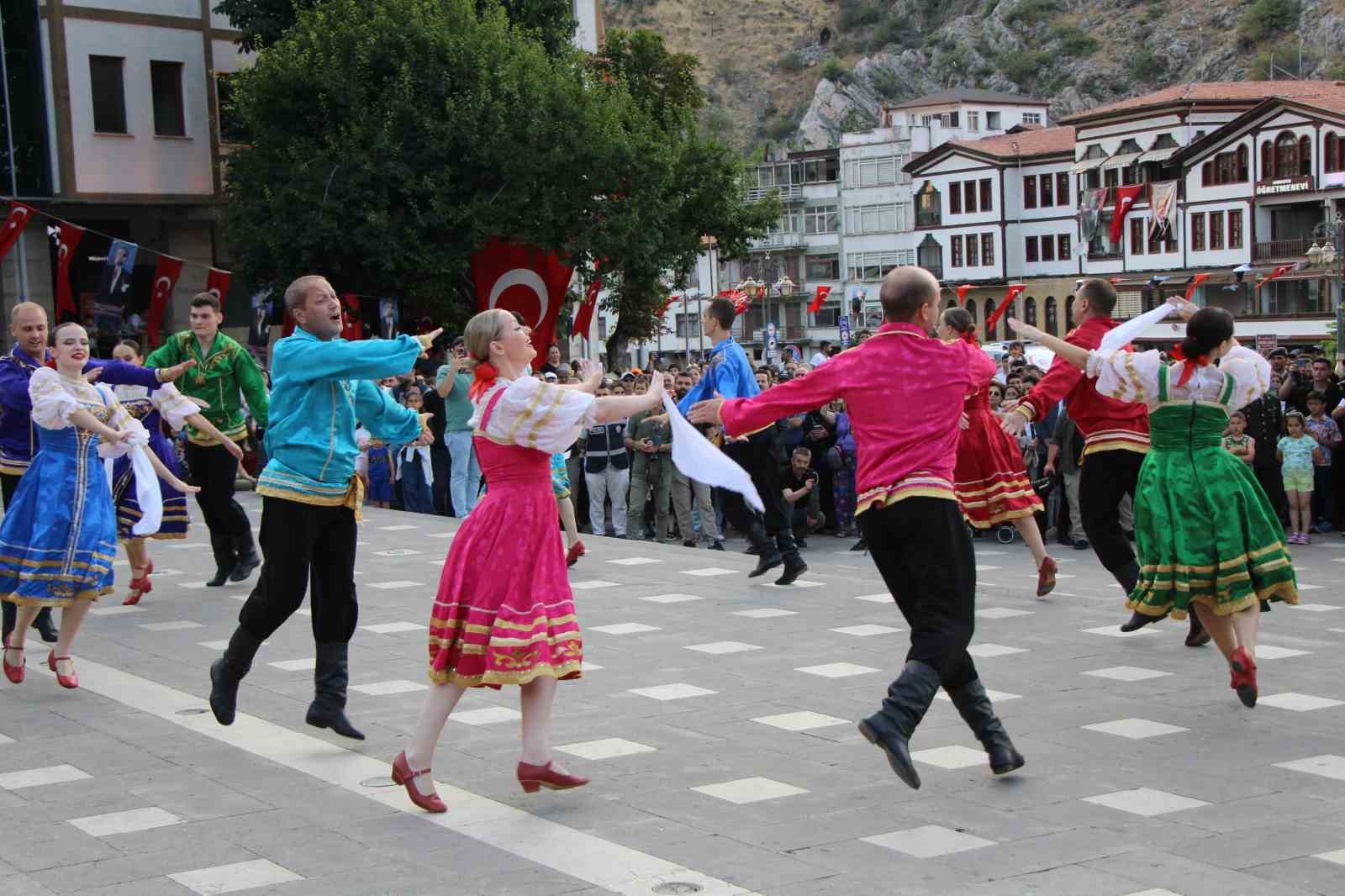 amasyada-renkli-festival-acilisi