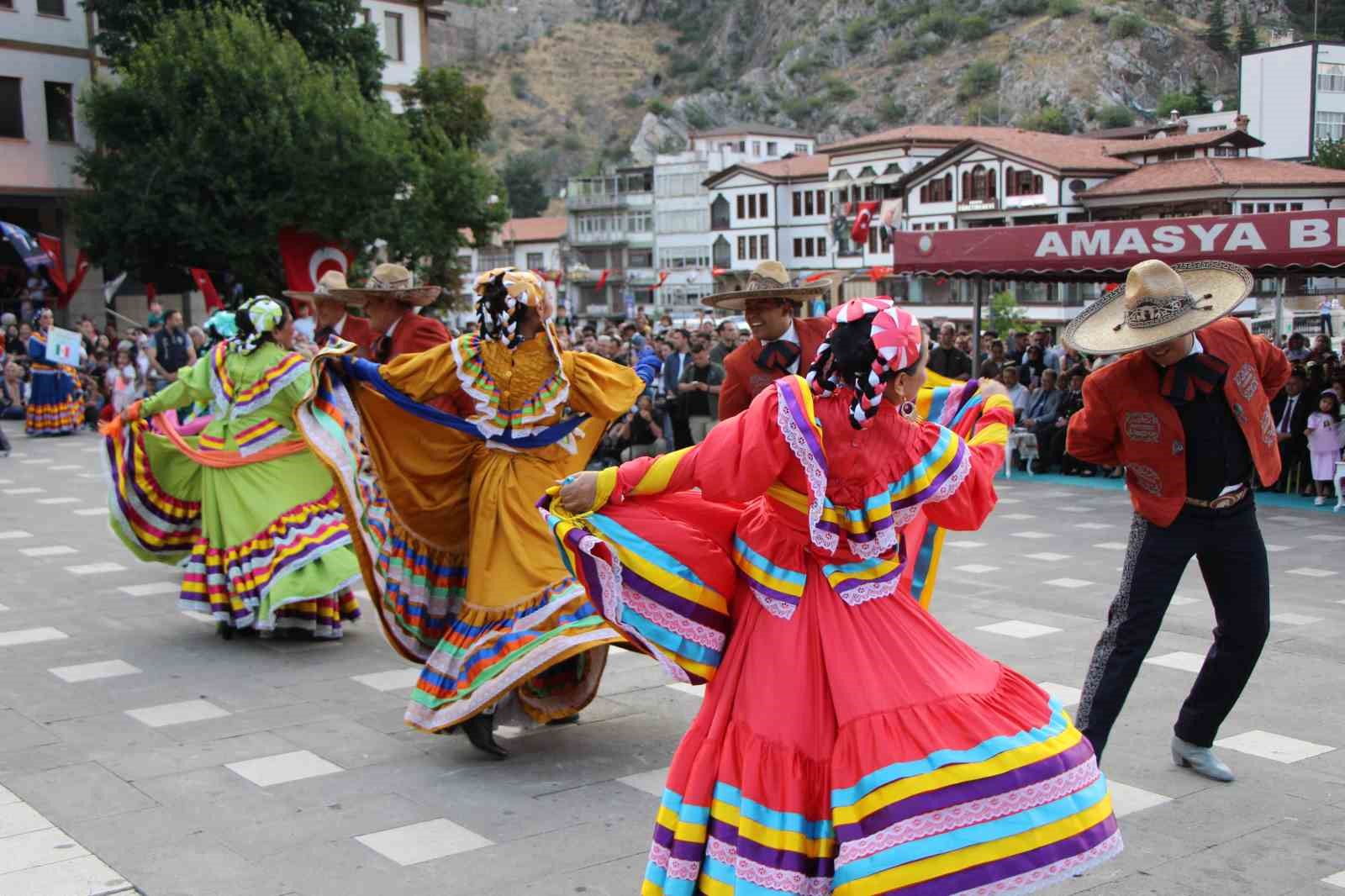 amasyada-renkli-festival-acilisi