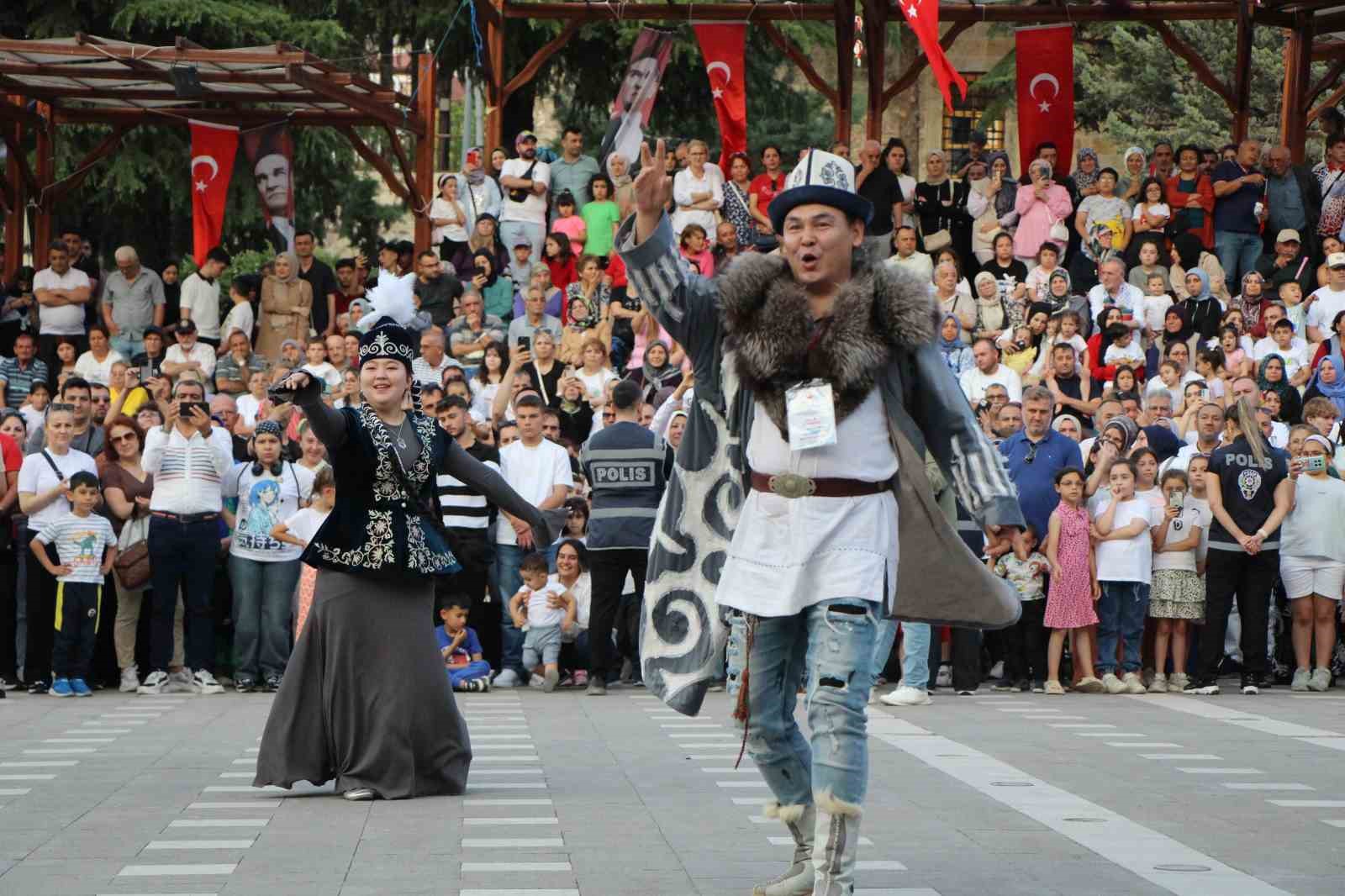 amasyada-renkli-festival-acilisi