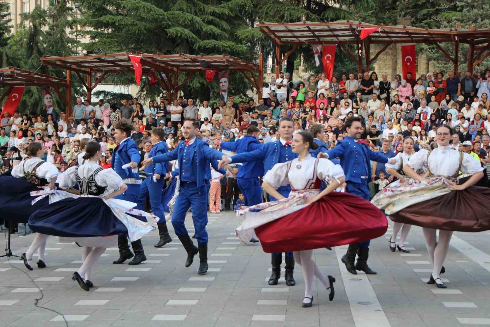 amasyada-renkli-festival-acilisi