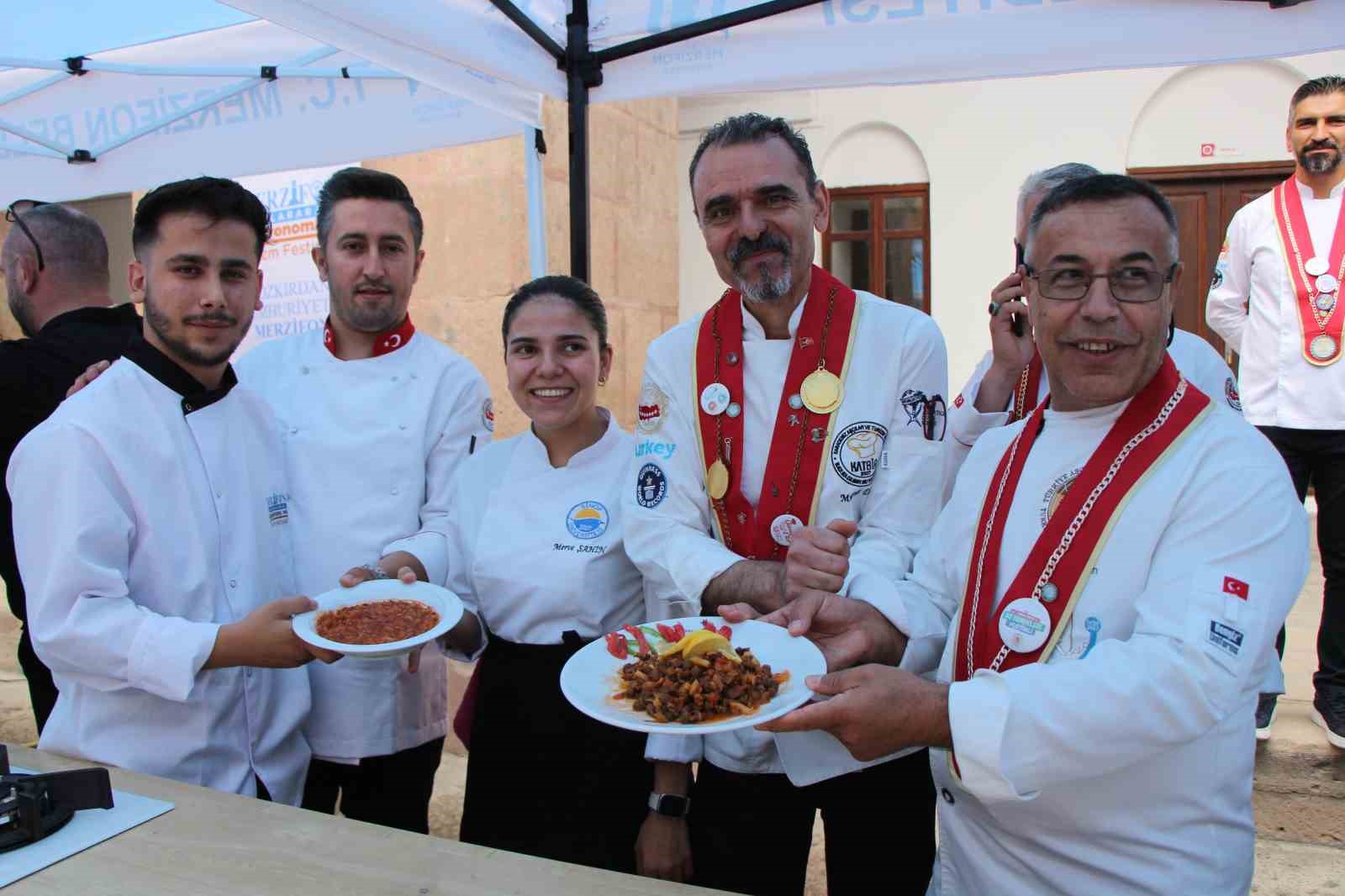 anadolunun-600-yillik-ilk-derbisi-gastronomi-festivaline-tasindi-lahanacilar-ve-bamyacilar-yaristi