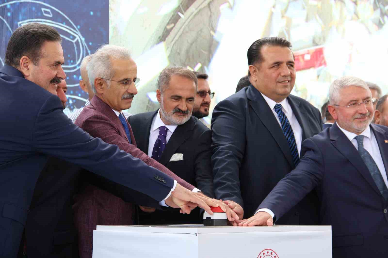 ankara-kirikkale-corum-samsun-hizli-tren-projesinde-delice-corum-etabinin-temeli-atildi