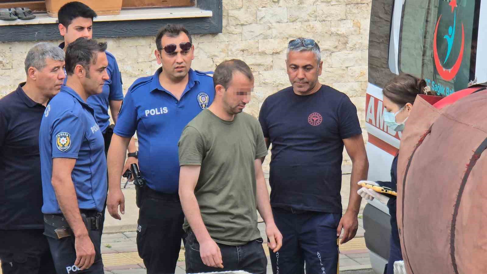 arkadasina-intihar-edecegini-soyledi-polis-ve-itfaiye-balkondan-girerek-kurtardi