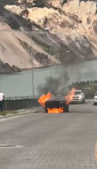 artvinde-seyir-halindeki-otomobil-alev-alev-yandi