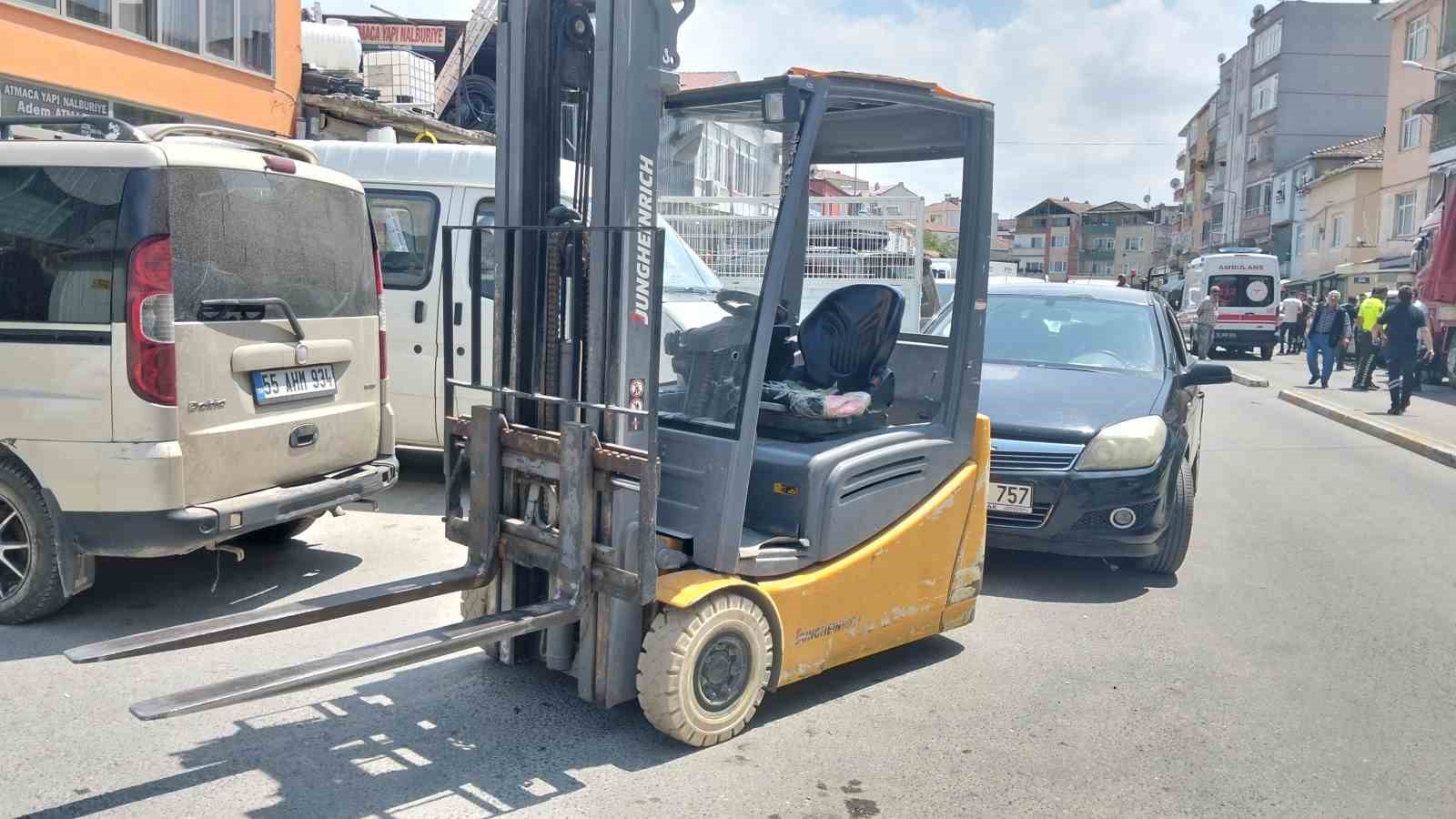 bafrada-feci-kaza-forkliftin-bicagina-carpan-motosiklet-surucusu-agir-yaralandi